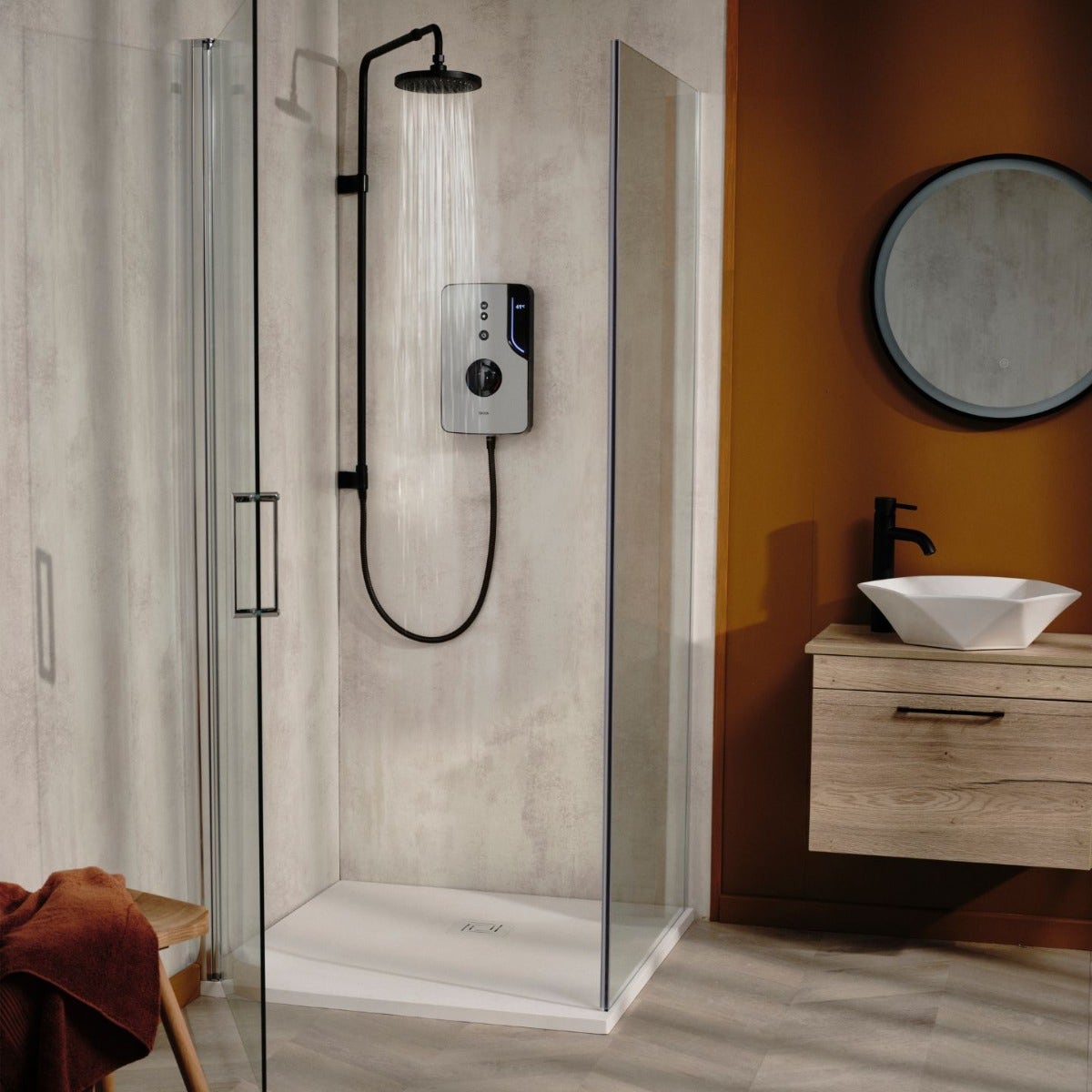 enlight_black_grey_uniq_black_wet_41.jpg ENlight® Thermostatic Electric Shower with Black UNIQ® Kit - Image 1