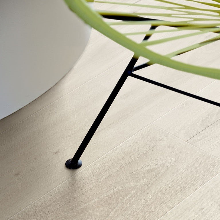 Pergo-White-Gloom-Oak-8mm-Drammen_3feeed35-2ba8-425b-b8c0-c6103f6c6f3f Pergo White Gloom Oak 8mm, Drammen - Image 1